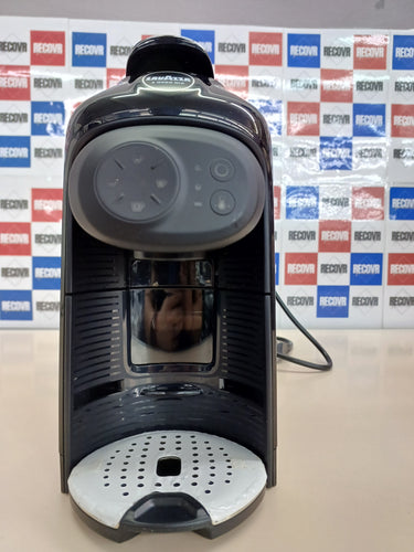 Cafetera 1500 W, 220-240 V, 50/60 Hz, 64 Cápsulas Lavazza A Modo Mio Idola Negra Surtidas A Modo Mio, Cafetera Espresso Compacta y Silenciosa, Capacidad Máxima 1,1 Litros de Agua